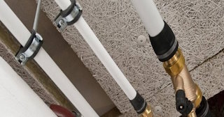 Замена труб водоснабжения в квартире: цена от 2089 руб. - СантехДомБнн